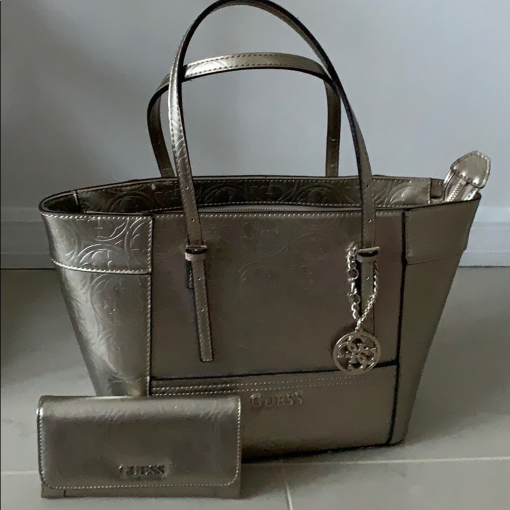 Guess tote bag with matching wallet